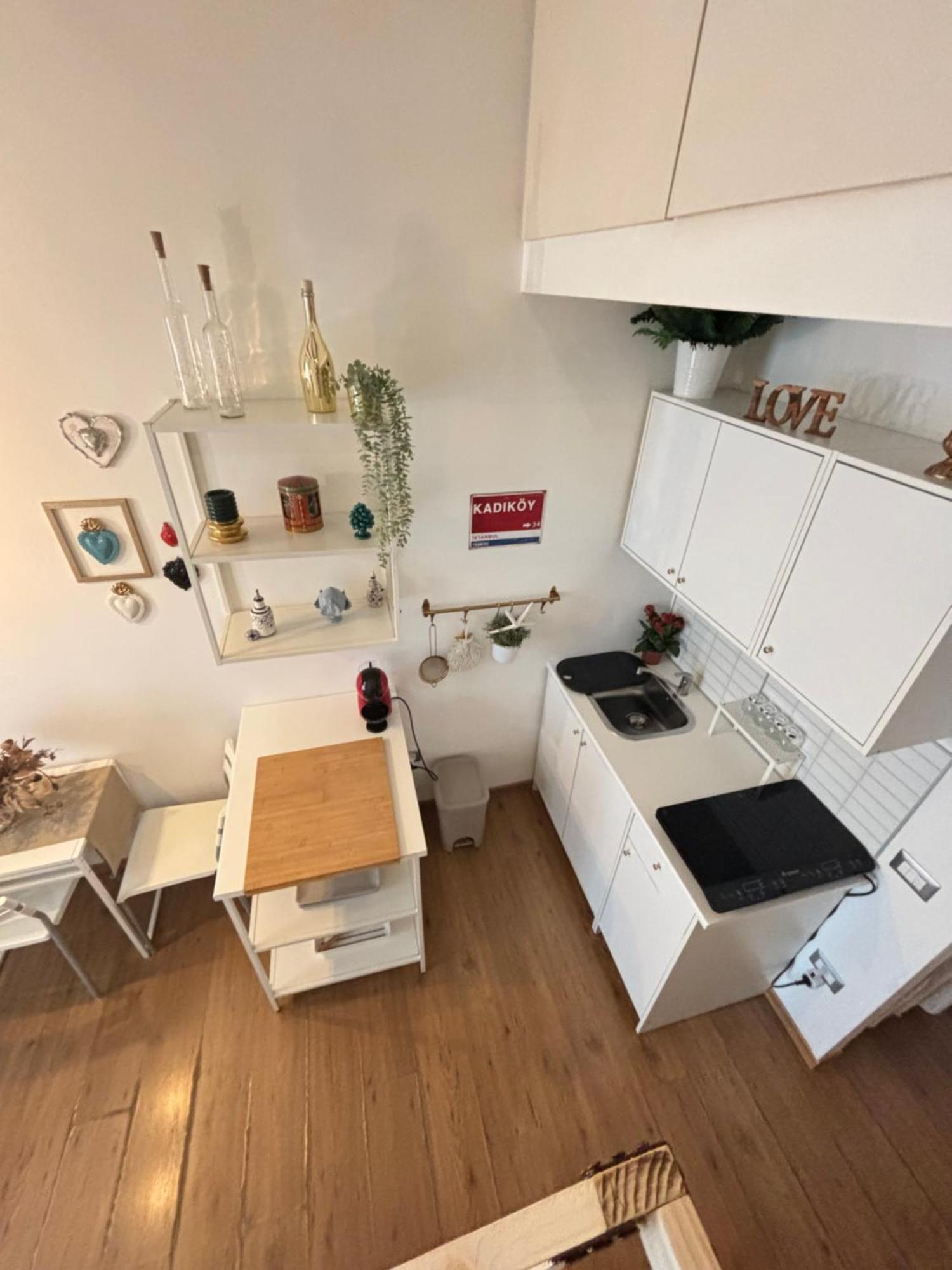 Ad Apartment *